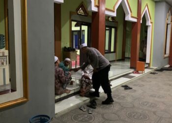 Polsek Cireunghas Sholat Subuh Berjama’ah Bersama Masyarakat