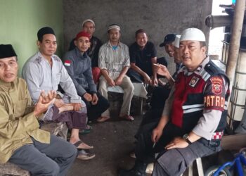 Wujud Kepedulian, Anggota Polsek Lembursitu  Melayat Kerumah Salah Satu Warga Binaan Yang meninggal Dunia