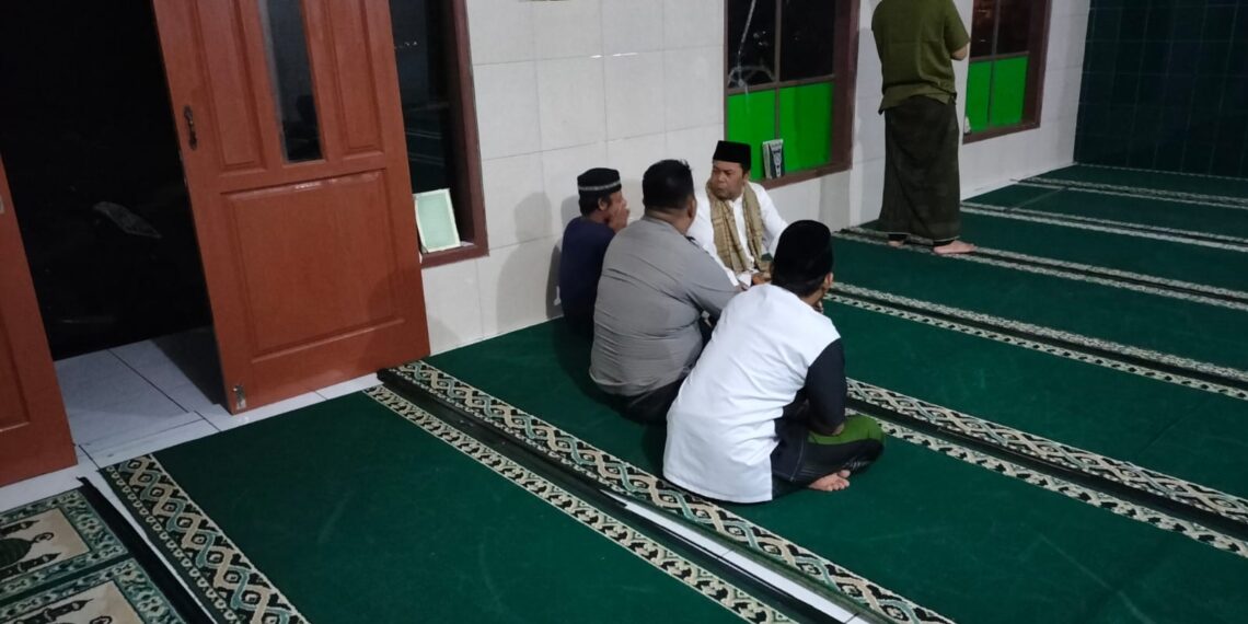 Bhabinkamtibmas Lakukan Sholat Subuh Berjama’ah Bersama Warga