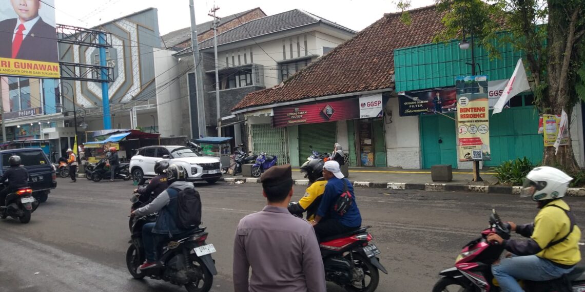 Polsek Gunungpuyuh rutin laksanakan Gatur Pagi, Agar Terciptanya Kamseltibcar Lantas dipagi hari diwilayah hukum Polsek Gunungpuyuh