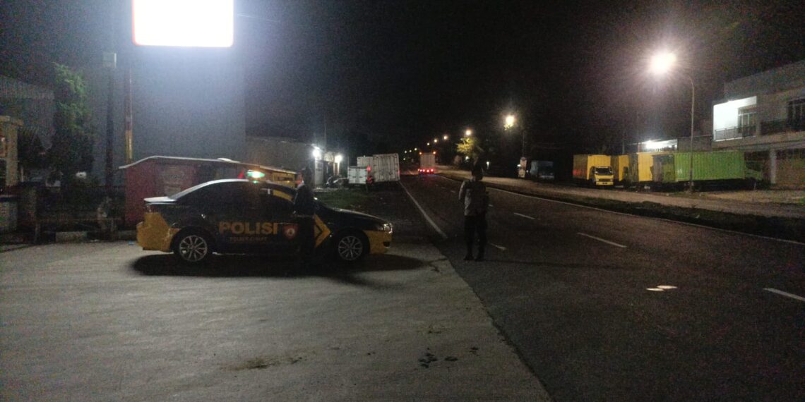Patroli Malam Dilaksanakan Personil Polsek Cisaat  antisipasi Kerawanan Malam hari
