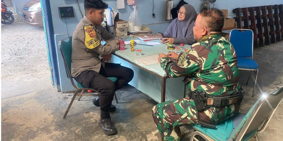 Sinergitas TNI-POLRI Bhabinkamtibmas Babinsa Kelurahan Citamiang melaksanakan Sambang Warga Binaan.
