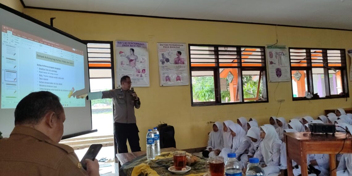 Cegah Kenakalan Remaja Polsek Cireunghas Lakukan Police Goes To School