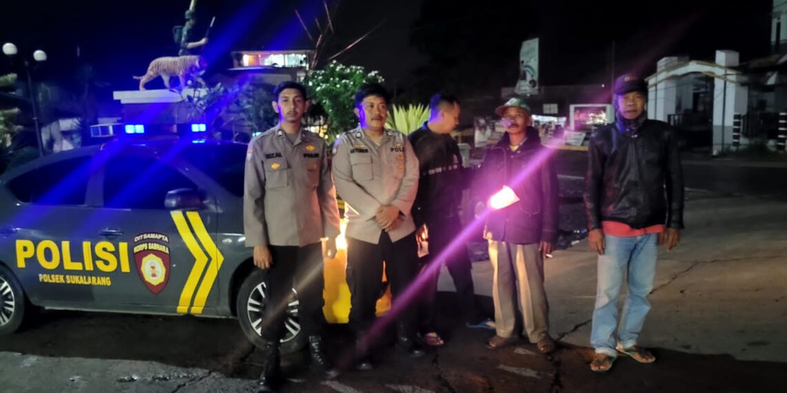 Wujudkan Situasi Kamtibmas Yang Aman Dan Kondusif, Polsek Sukalarang Patroli Strong Point Malam Hari