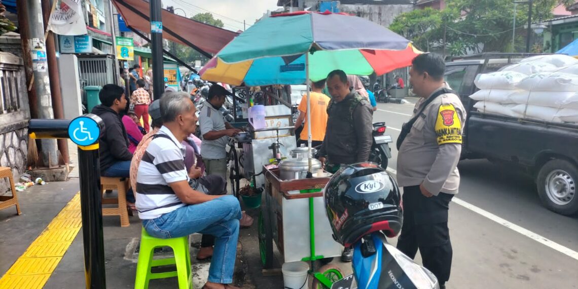 Sambangi Warga Polisi di Kota Sukabumi Sampaikan Imbauan Kamtibmas