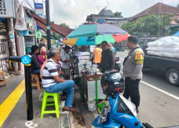 Sambangi Warga Polisi di Kota Sukabumi Sampaikan Imbauan Kamtibmas