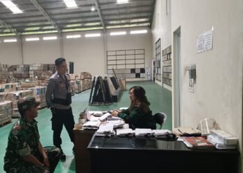 Dekati warga Babinkamtibmas bersinergi dengan Babinsa Sambangi Warga dan Berikan Imbauan Kamtibmas