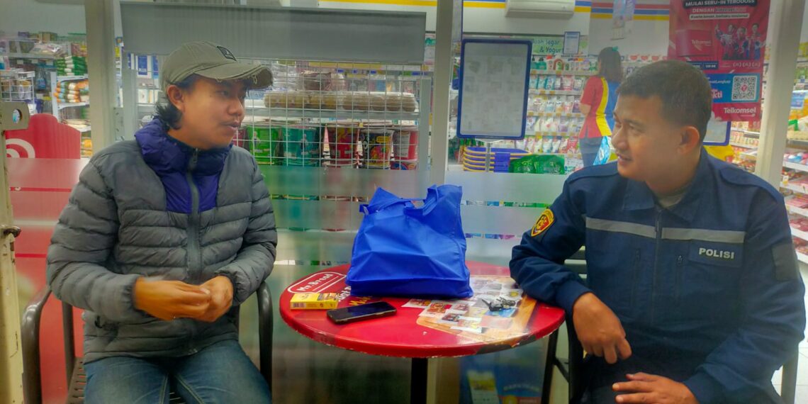 Patroli Rutin Polsek Kadudampit Untuk Dekatkan Dengan Masyarakat