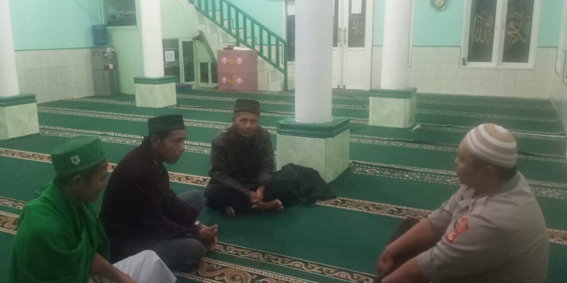 Polsek Sukabumi Laksanakan Sholat Berjamaah Bersama Masyarakat