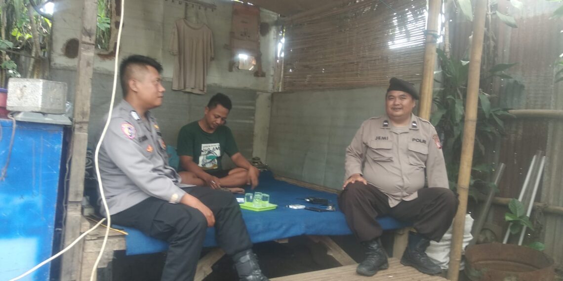 Sambangi Warga Binaan, Bhabinkamtibmas Polsek Gunungguruh Berikan Himbauan Kamtibmas