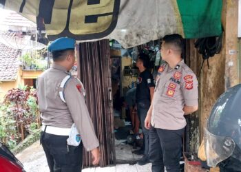 Personil Polsek Kadudampit laksanakan patroli berikan himbauan Kamtibmas