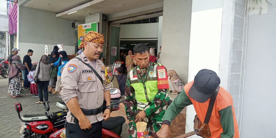 Datangi Warga Langsung, Babinkamtibmas Berikan Himbauan Gukamtibmas