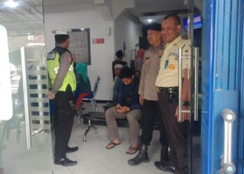Cegah Kejahatan Perbankkan saat Patroli Siang Polisi kontrol BANK BRI Dan ATM