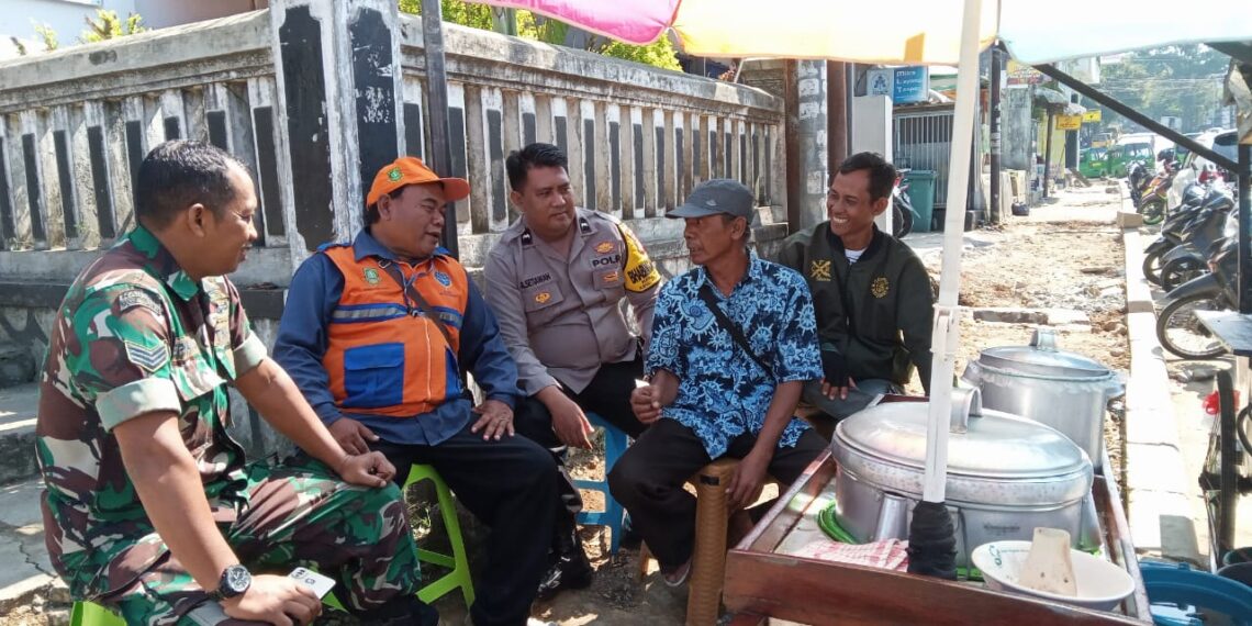 Sambangi Warga Polisi di Kota Sukabumi Sampaikan Imbauan Kamtibmas