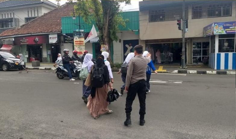 Polsek Gunungpuyuh Rutin Melaksanakan Pengaturan Pagi (Gatur)