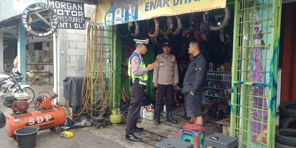 Agar Situasi Kamtibmas dan Suasana Lingkungan Nyaman Polsek Sukalarang Sampaikan Pesan Ke Pemilik Bengkel Motor dan Toko Penjual Knalpot