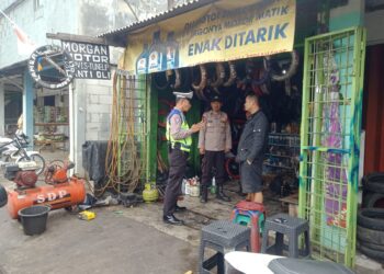 Agar Situasi Kamtibmas dan Suasana Lingkungan Nyaman Polsek Sukalarang Sampaikan Pesan Ke Pemilik Bengkel Motor dan Toko Penjual Knalpot