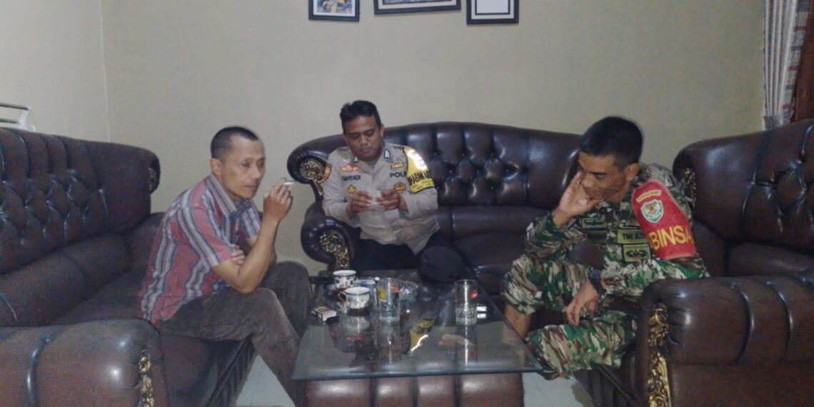 Babinkamtibmas bersinergi dengan Babinsa Sambangi Warga dan Berikan Imbauan Kamtibmas