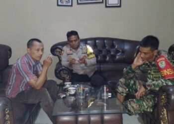 Babinkamtibmas bersinergi dengan Babinsa Sambangi Warga dan Berikan Imbauan Kamtibmas
