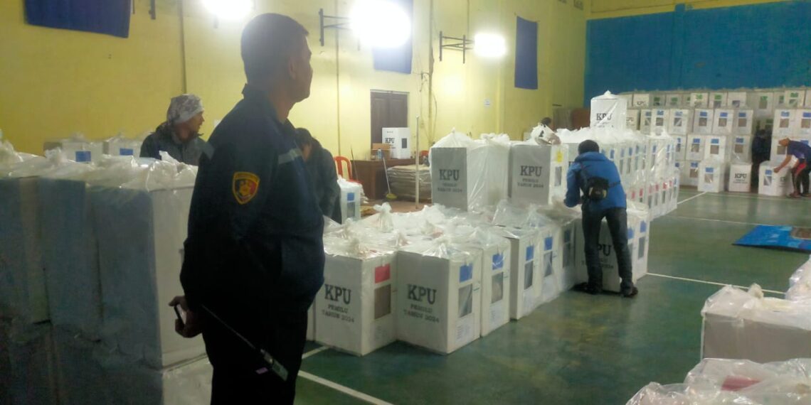 Patroli Polsek Kadudampit Kontrol Gudang Logistik