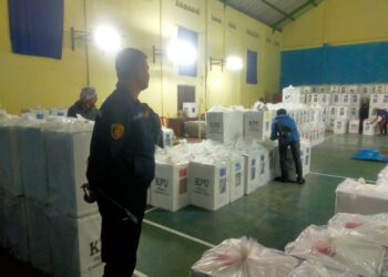 Patroli Polsek Kadudampit Kontrol Gudang Logistik