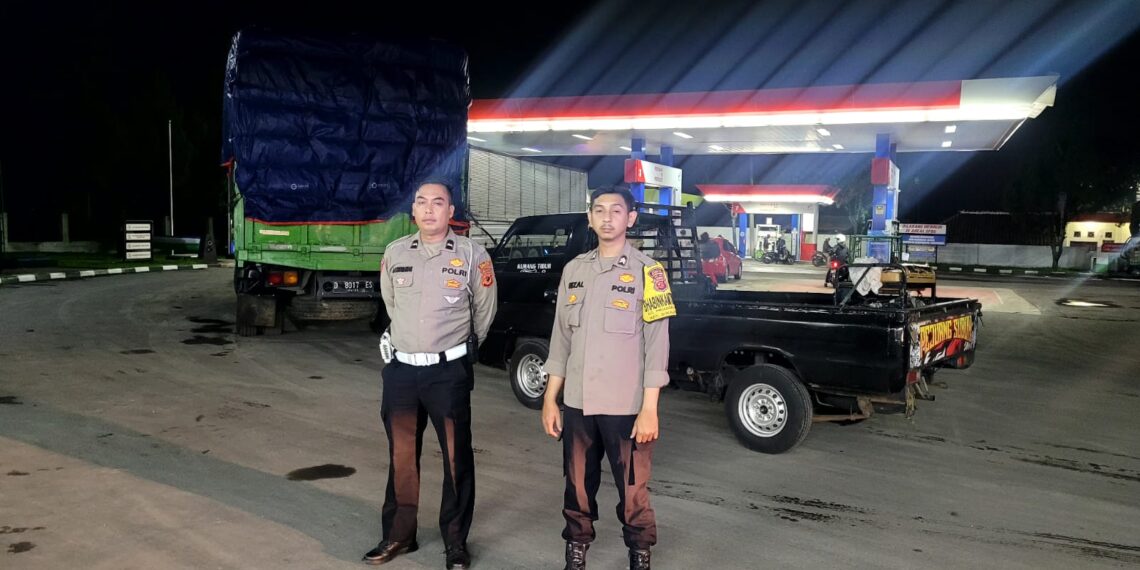 Anggota Patroli Polsek Sukalarang Melaksanakan Patroli  Malam Kontrol SPBU