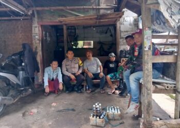 Sinergitas TNI-Polri Polsek Gunungguruh Sambangi Warga, Beri Imbauan Kamtibmas Menjelang Pemilu 2024