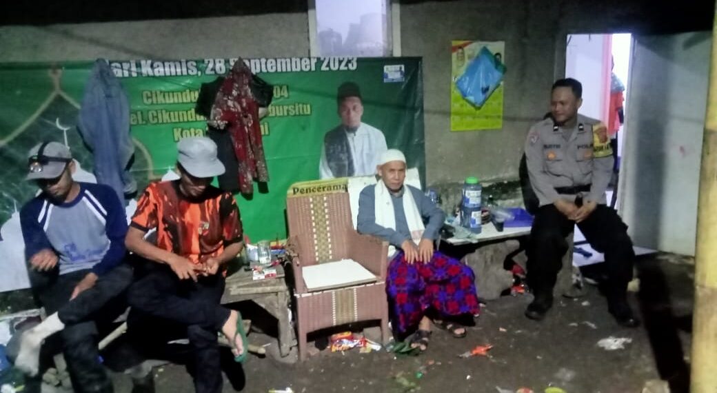 Ngobrol Bersama Warga, Bhabinkamtibmas Sampaikan Himbauan Kamtibmas