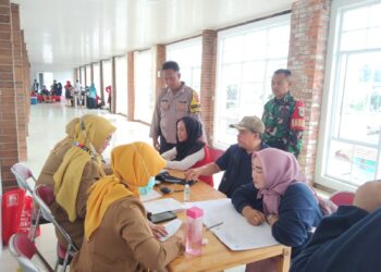 Bhabinkamtibmas Bersinergi dengan Babinsa Sambangi Warga Untuk Tingkatkan Harkamtibmas