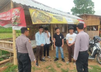 Guna menciptakan keamanan dan kondusif, Polsek Cibeureum Patroli Dialogis dan Sambangi Warga