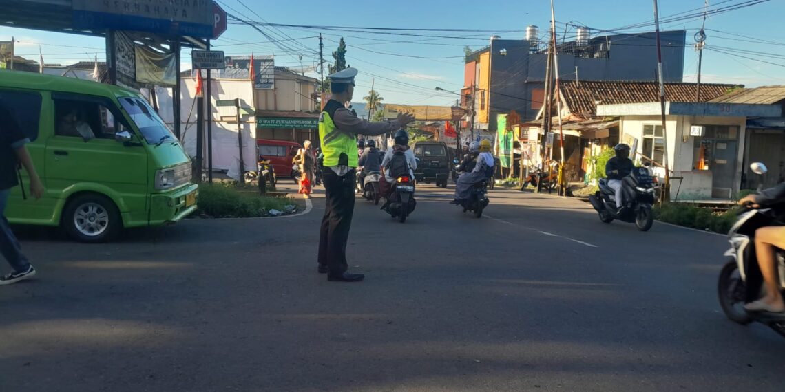 Polsek Warudoyong Gatur Lalu lintas pagi, Bentuk Pelayanan kepada Masyarakat guna terciptanya Kamseltibcar Lantas