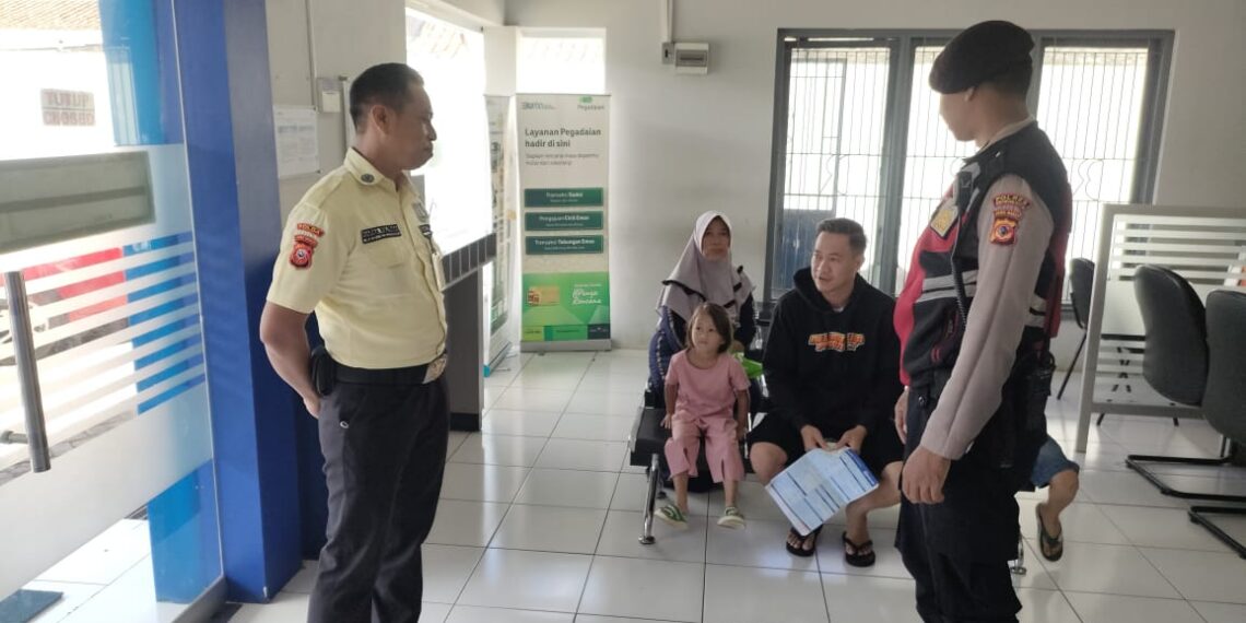 Unit Samapta Polsek Baros Patroli Dialogis Dengan Warga Dan Berikan Himbauan Kamtibmas