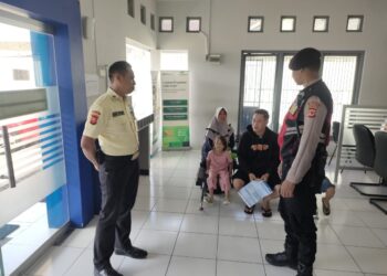 Unit Samapta Polsek Baros Patroli Dialogis Dengan Warga Dan Berikan Himbauan Kamtibmas