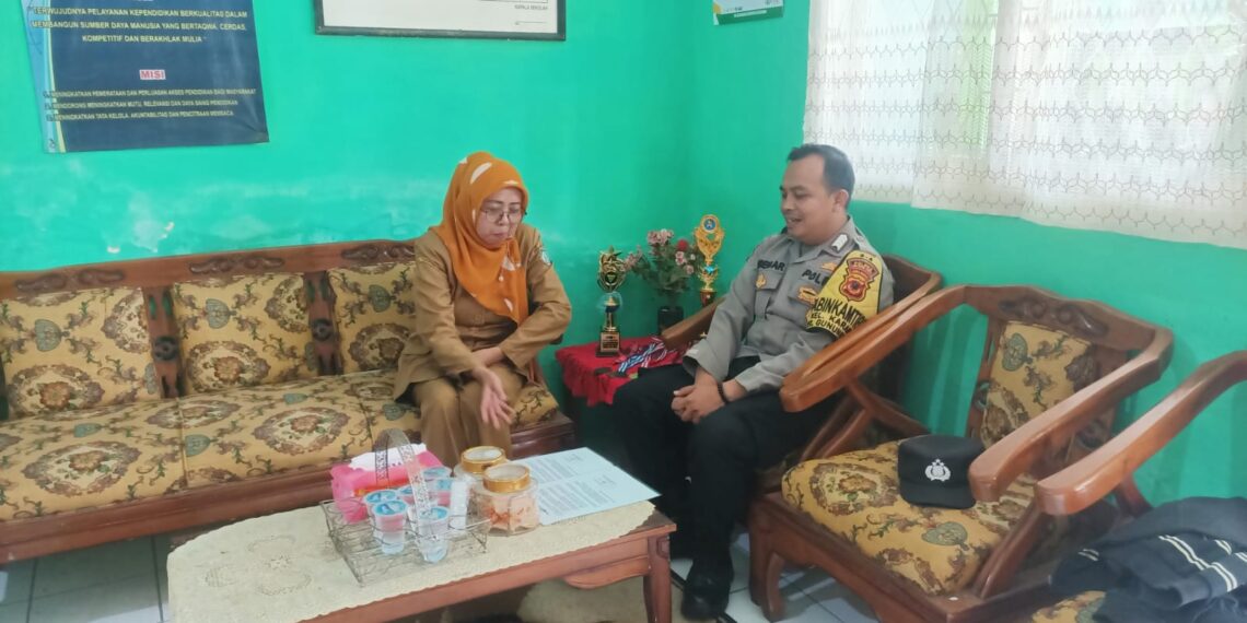 Bhabinkamtibmas Kelurahan Karamat Polsek Gunungpuyuh sampaikan pesan kamtibmas