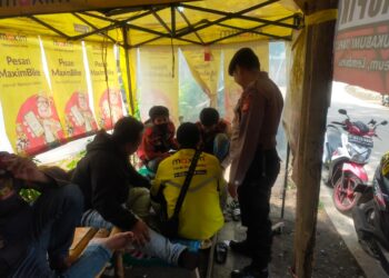 Patroli Siang Hari Unit Samapta Polsek Cibeureum Sampaikan Pesan Kamtibmas