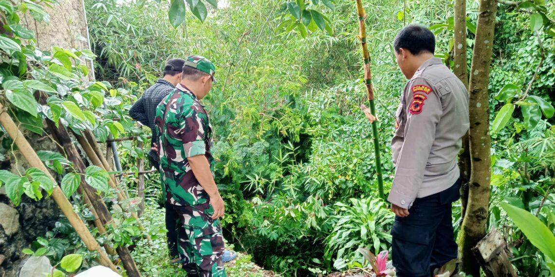 Sinergitas Tni Dan Polri Hadir Ditengah Masyarakat Cek Tebing Longsor