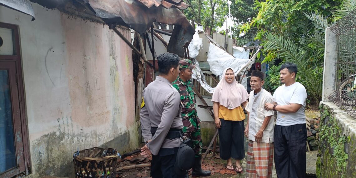 Babinkamtibmas bersinergi dengan Babinsa Sambangi Warga dan Berikan Imbauan Kamtibmas