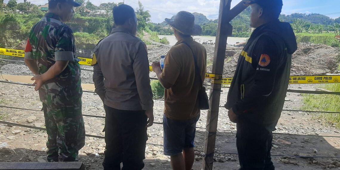 Senergitas Tni-Polri Bhabinkamtibmas Lebih Dekat Dengan Desa Binaan Pada Giat Sambang