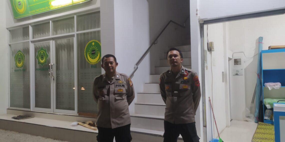 Anggota Polsek Cisaat Lakukan Patroli ke Gudang Logistik PPK Cisaat