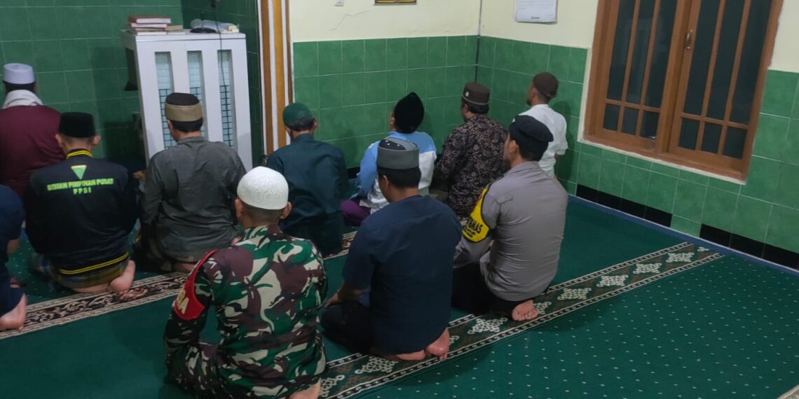 Bhabinkamtibmas Lakukan Sholat Subuh Berjama’ah Bersama Warga