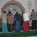 Melalui Shalat Subuh Berjamaah Bhabinkamtibmas Polsek Kadudampit Dekatkan Dengan Warga