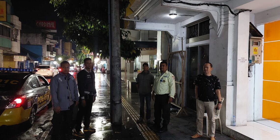 Jaga Kamtibmas, Polsek Cikole Laksanakan Patroli Malam