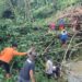 Kanit Binmas & Bhabinkamtibmas Karangtengah Polsek Gunungpuyuh laksanakan Sinergitas Tni-Polri Dengan Kegiatan  Sambang Silaturahmi Dan Kerja Bhakti