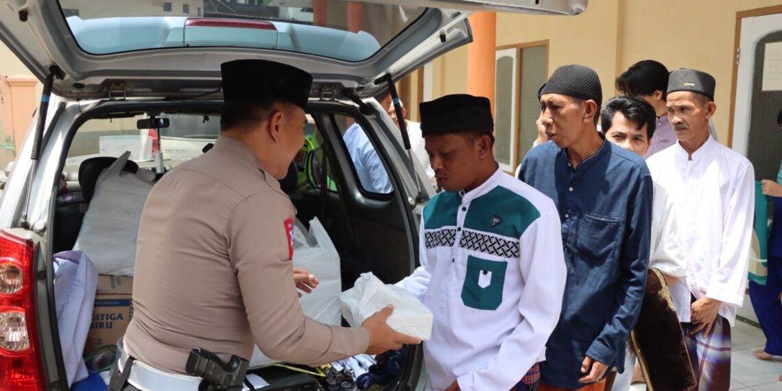 DKM Mesjid di Sukabumi Sambut Hangat Program Jum’at Berbagi Polisi