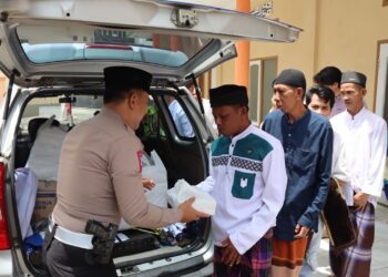 DKM Mesjid di Sukabumi Sambut Hangat Program Jum’at Berbagi Polisi