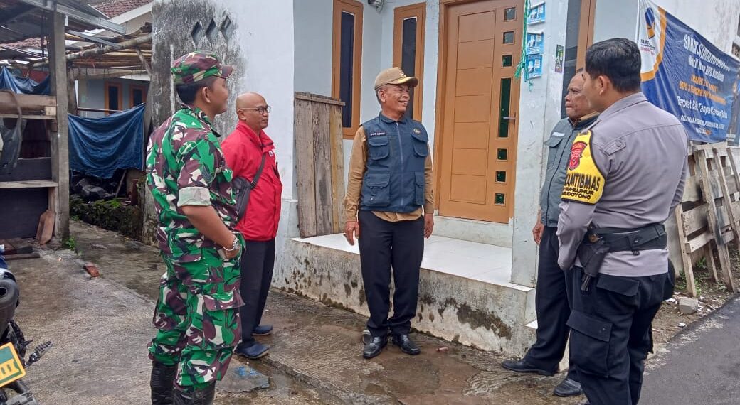 Dekati warga Babinkamtibmas bersinergi dengan Babinsa Sambangi Warga dan Berikan Imbauan Kamtibmas