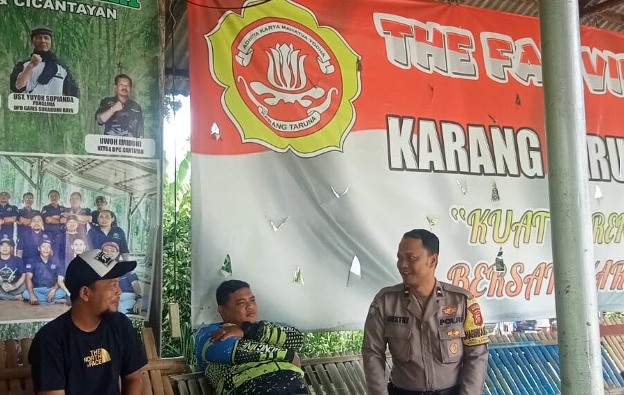 Sambangi Pemuda, Bhabinkamtibmas Polsek Lembursitu  sampaikan pesan kamtibmas