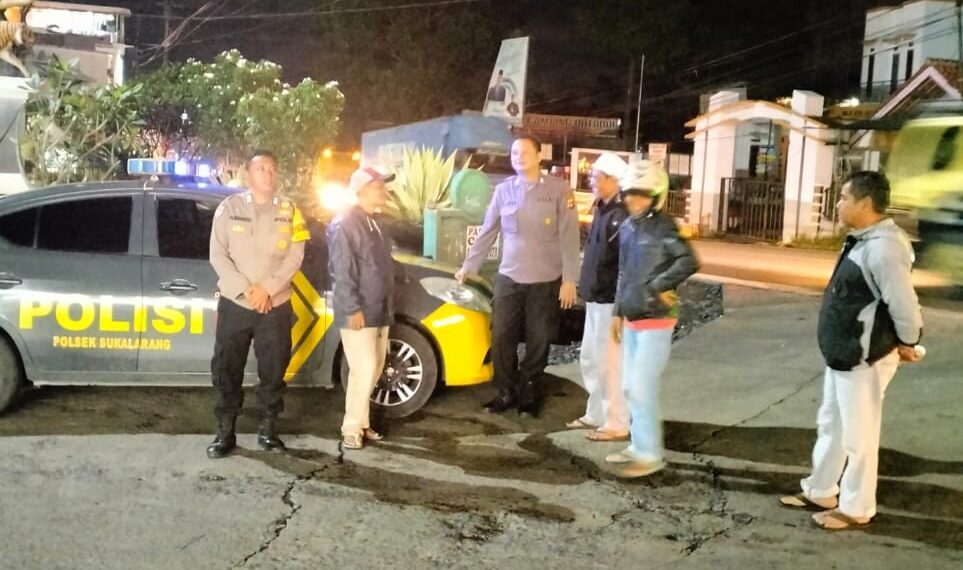 Wujudkan Situasi Kamtibmas Yang Aman Dan Kondusif Polsek Sukalarang Patroli Strong Point Malam Hari