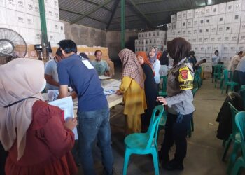 Petugas Gabungan Satgas OMB di Sukabumi Amankan Pelipatan Surat Suara Pemilu 2024