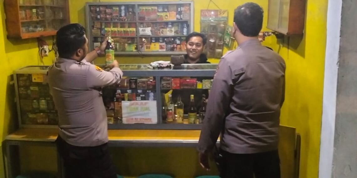 Cegah Peredaran Miras Polsek Sukalarang Gelar Razia Miras